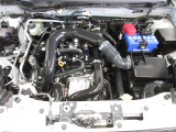 エンジンルームはクリーニング済なので、安心してお乗りいただけます。