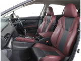 ゆったり座れて、長時間の運転も疲れにくいフロントシート!ホールド性も良く運転に集中できるシートです!!また、電動パワーシートですので着座位置も正確に合わせることが出来ます!!