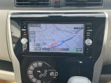 通信ユニット内蔵の日産純正メモリーナビ(MC315D-W)装備、この機種だけのナビ機能・ダウンロードボイスに対応、USB接続・DVD再生等の音楽機能も充実。
