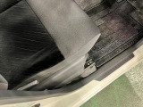痛みの出やすい運転席シートの角、フロアマット、座面、ともに良好です