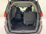 3列目シートは左右別々で収納可能です。ラゲッジスペースも広々でお仕事から行楽までアクティブに動かれるお客様の強い味方です!