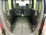 簡単に収納できる後部座席!大空間が出現します!シートアレンジが多彩な点も特徴です!レジャー用品も積み込めます!