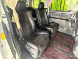 後部座席も気になるようなキズ・汚れやへたり等、大きなダメージはなく、良好な状態です。