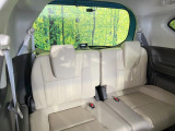 3列目シートはもちろん状態良好☆大人でもゆったりと座って頂けますので、大人数でのお出かけもラクラクです♪ご家族で、気の知れた仲間で、ドライブに行くのが楽しみですね♪
