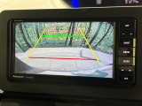 【バックカメラ】駐車時に後方がリアルタイム映像で確認できます。大型商業施設や立体駐車場での駐車時や、夜間のバック時に大活躍!運転スキルに関わらず、今や必須となった装備のひとつです!