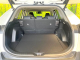 普段のお買い物や通勤、送迎等に十分な荷室スペースを確保しております。セカンドシートを倒すと、大きな荷物の積載も可能です♪
