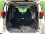 後席を格納すると、これだけの広さが!シーンに合わせたシートアレンジで、大きな荷物も積むことが出来ます♪