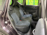 後部座席も気になるようなキズ・汚れやへたり等、大きなダメージはなく、良好な状態です。