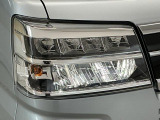 【LEDヘッドライト】明るい光が瞬時に立ち上がり、必要な場所を均一に照らします。寿命も長く省エネで、スタイリッシュなデザインは現代の主流です♪