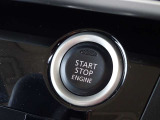 【プッシュスタート】キーが車内にあれば、エンジンの始動・停止はブレーキを踏んでスイッチを押すだけ!キーを取り出す手間を省き、ワンプッシュで操作するので簡単でスムーズ!
