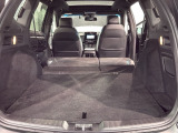リアシートを倒すと、ラゲッジスペースを広くお使いいただけます!