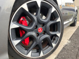●純正17インチアルミホイール:輸入車ならではの卓越した走りを支えるホイールと足回りです!日本車の走りに慣れている方にもぜひ体感して頂きたいほど、高いレベルでまとまっています!