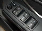 電動格納式ドアミラー・パワーウインドウを装備しています。