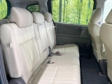 後部座席も気になるようなキズ・汚れやへたり等、大きなダメージはなく、良好な状態です。