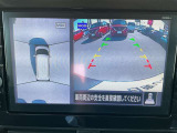 上から丸見えアラウンドビュー!車を真上から見下ろした様な映像を映し出します。これで苦手な車庫入れもラクラク。
