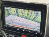 【バックカメラ】駐車時に後方がリアルタイム映像で確認できます。大型商業施設や立体駐車場での駐車時や、夜間のバック時に大活躍!運転スキルに関わらず、今や必須となった装備のひとつです!