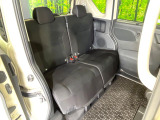 後部座席も気になるようなキズ・汚れやへたり等、大きなダメージはなく、良好な状態です。