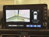 リバースギアに入れるだけで後方の表示へ切り替わります。夜間や雨の日の駐車も楽になりますよ。