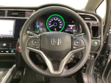 ハンドルにHondaセンシング系のクルーズコントロールやレーンキープアシストなどのスイッチと、オーディオの操作スイッチが装備されています。ハンドルから手を離さず安全に操作できます。