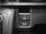 ハンドルにオーディオ操作用スイッチを備え、手を放さずに操作可能。安全性と利便性を両立しています。