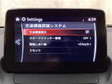 フォワードセンシングカメラで認識した交通標識をアクティブドライビングディスプレイに表示し、交通標識の見落とし防止を図り、安全運転を支援します。