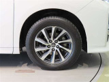 純正のアルミホイール装着車です。タイヤサイズは225/60R17です。