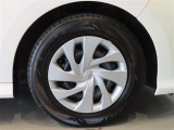 純正のスチールホイール+ホイールキャップ装着車です。