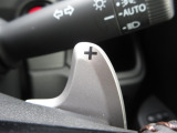 マニュアル車のような感覚で、ワインディングロードでも車を操れるマニュアルモード・パドルシフト付きです。長い下り坂でのエンジンブレーキや、高速道路の合流の際の加速も思いのままです。
