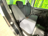 後部座席も気になるようなキズ・汚れやへたり等、大きなダメージはなく、良好な状態です。