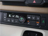 ◆オートエアコン装備◆ お好みの温度を設定をするだけで、後は、自動で風量を調節してくれます!快適にドライブが楽しめます。