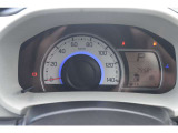 視認性の高いメーター類、安全運転に努められます。
