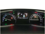 とっても見やすいメーターです。夜間時はラグジュアリーな気分にさせてくれる照明が魅力ですので、夜のドライブも楽しみになりますよ♪