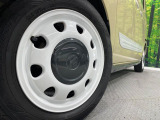 【純正14インチアルミホイール】外観にマッチした純正アルミホイールを装着しております。各種社外アルミホイールや、スタッドレスタイヤも取扱いしております。是非ご相談ください♪