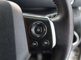 ステアリングスイッチ付き。前方から目を離すことなく操作することが可能です。