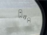 車線変更時の後方確認をアシストしてくれるブラインドスポットモニター!ドアミラーの死角を検知してくれるから車線変更もスムーズです。