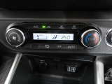 車内の温度管理に便利なオートエアコン☆