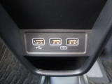 便利な充電用USBジャックも付いています。