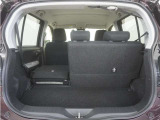 2列目シートを倒すことで、大変広いラゲッジスペースとなります。大きな荷物を積んだりと様々な用途にご利用いただけます。