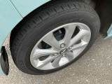 純正アルミホィール付き。オシャレは足元から!