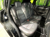 後部座席も気になるようなキズ・汚れやへたり等、大きなダメージはなく、良好な状態です。
