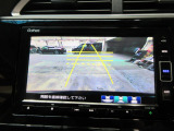バックカメラの画像です。ガイドラインがスムースな車庫入れをサポートいたします。車庫入れの安心感がアップしますね。