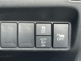 運転席右側にオートリトラミラーのスイッチや車両接近通報装置等がついています。