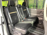 後部座席も気になるようなキズ・汚れやへたり等、大きなダメージはなく、良好な状態です。