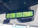 【デジタルインナーミラー】後席の大きな荷物や同乗者で後方が確認しづらい時でも安心!カメラが撮影した車両後方の映像をルームミラー内に表示。クリアな視界で状況の確認が可能です!