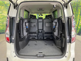 後席を格納すると、これだけの広さが!シーンに合わせたシートアレンジで、大きな荷物も積むことが出来ます♪