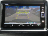 ギヤをRに入れるとナビの画面に後ろの映像が映るリヤカメラ付!後退時の安全確認やコンディションの悪い視界でもカラーバックモニターがドライバーをサポート☆☆☆