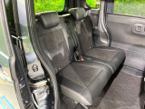 後部座席も気になるようなキズ・汚れやへたり等、大きなダメージはなく、良好な状態です。