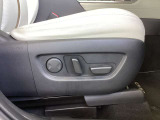 運転席シートはメモリー機能付10Wayパワーシートです。