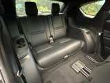 3列目シートはもちろん状態良好☆大人でもゆったりと座って頂けますので、大人数でのお出かけもラクラクです♪ご家族で、気の知れた仲間で、ドライブに行くのが楽しみですね♪