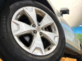 【純正17インチアルミホイール】外観にマッチした純正アルミホイールを装着しております。各種社外アルミホイールや、スタッドレスタイヤも取扱いしております。是非ご相談ください♪